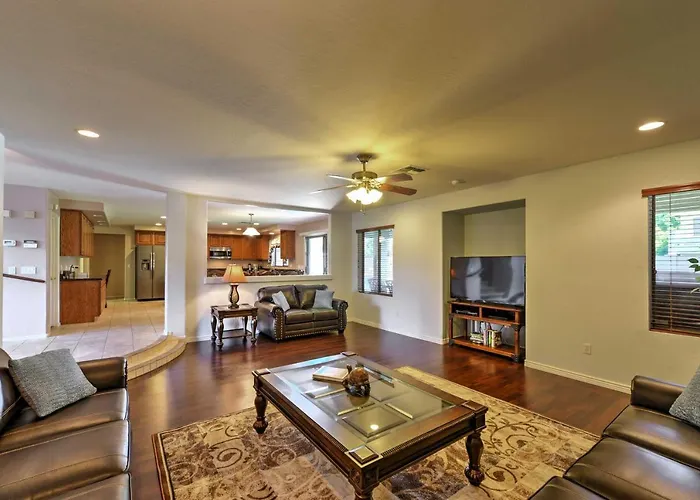 Holiday home Spacious W/ Heated Pool In Litchfield Park!