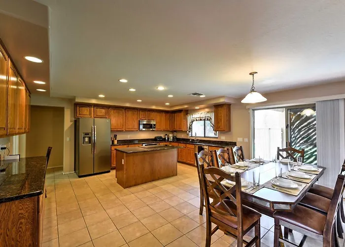 Spacious W/ Heated Pool In Litchfield Park! Holiday home