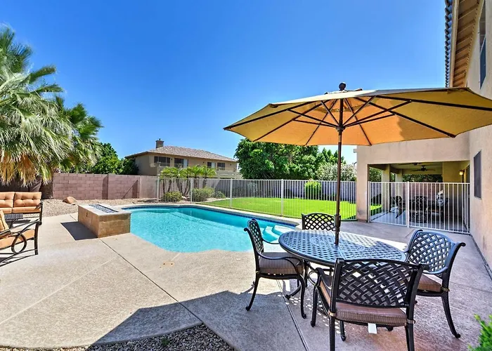 Spacious W/ Heated Pool In Litchfield Park! Holiday home