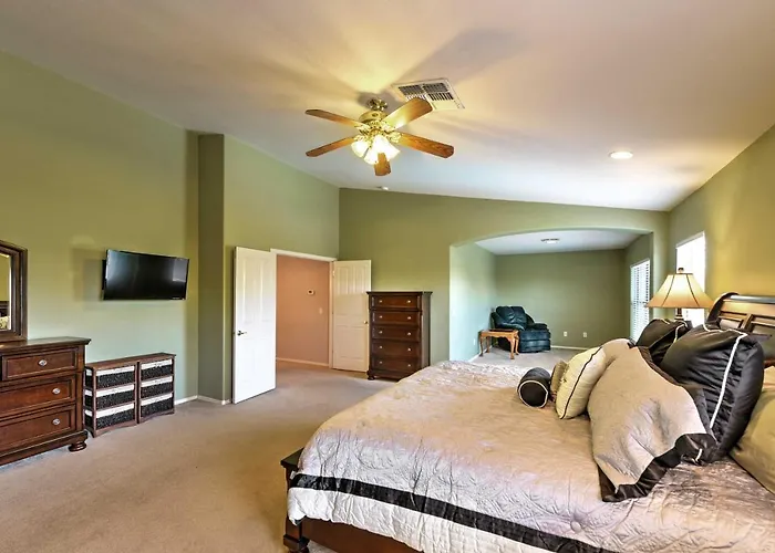 Holiday home Spacious W/ Heated Pool In Litchfield Park! *